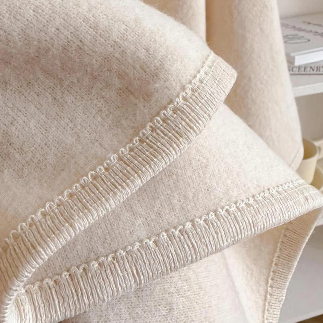 Poncho Cocooning ~ Douceur et élégance au quotidien