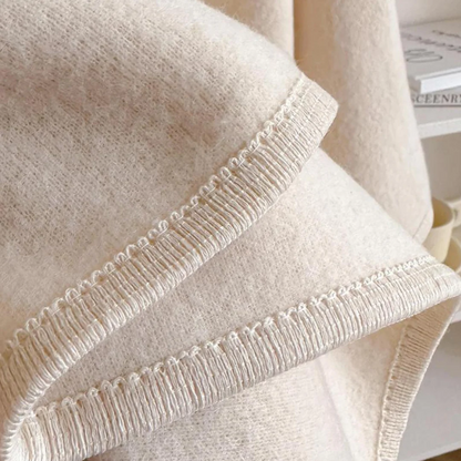 Poncho Cocooning ~ Douceur et élégance au quotidien